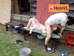 Cậu thanh niên vụng trộm với chị hàng xóm xinh đẹp Cậu thanh niên vụng trộm với chị hàng xóm xinh đẹp